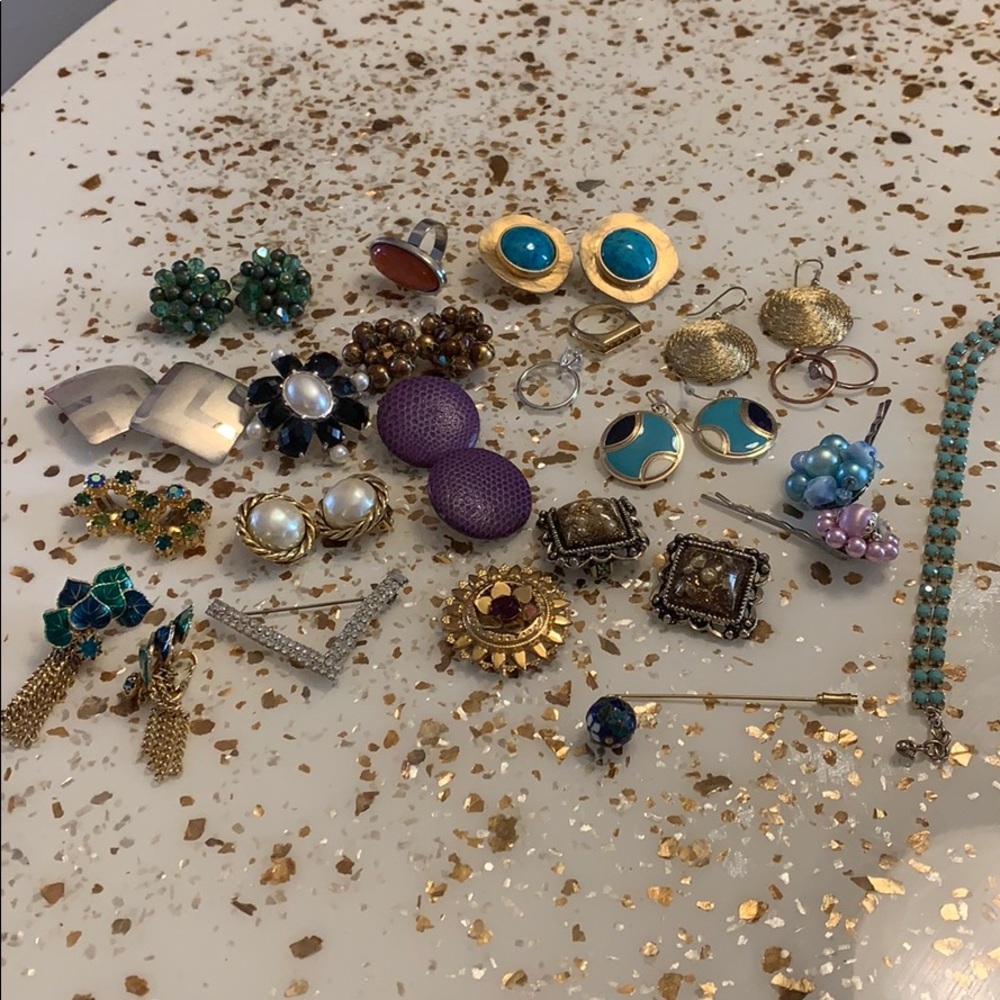 Lot of vintage jewelry